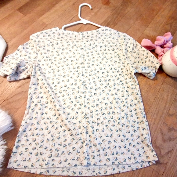 DAZY - Yellow / Off White Ditsy Floral Short Sleeve Top - Picture 7 of 9